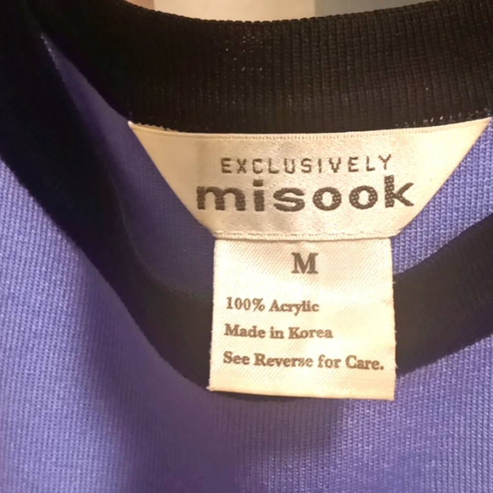FINAL PRICE misook acrylic lavender blouse w black trim & side slits